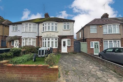 Warden Hill Road, Warden Hills... 3 bed semi