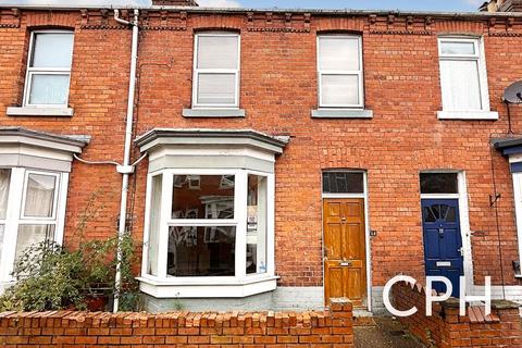 Milton Avenue, Scarborough, YO12 2 bed terraced house for sale