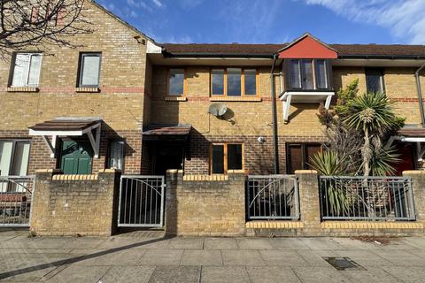 Apple Road, Leytonstone, London, E11 2 bed terraced house for sale