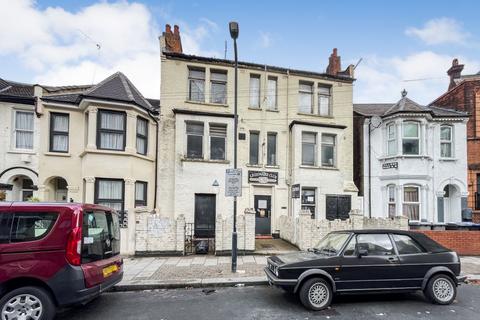 Villiers Road, London NW2 2 bed terraced house for sale