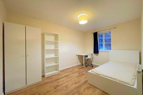 Templars Court, Nottingham NG7 2 bed ground floor flat for sale