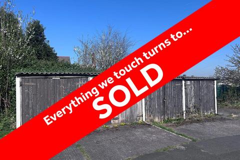 Villa Close Land for sale