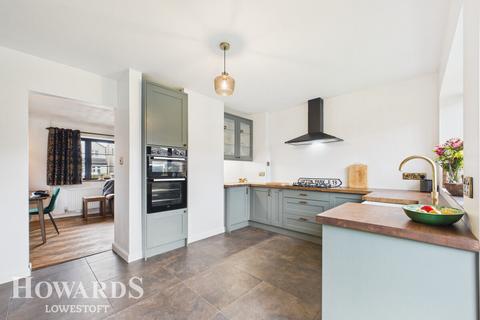 Wilson Road, Lowestoft 3 bed detached bungalow for sale