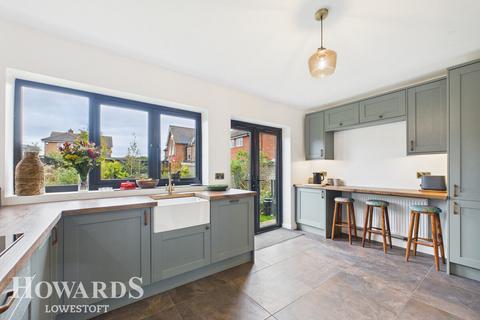 Wilson Road, Lowestoft 3 bed detached bungalow for sale