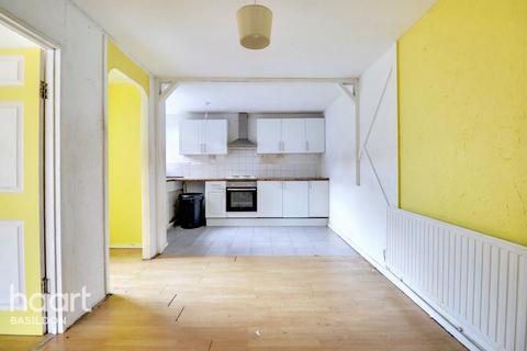 Foxglove Court, Basildon NO CHAIN !!! 3 bed terraced house for sale