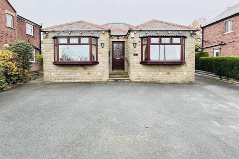 Huddersfield Road, Skelmanthorpe, HD8... 3 bed detached bungalow for sale
