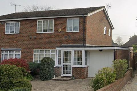 39 Summerhouse Lane, Harmondsworth... 3 bed semi