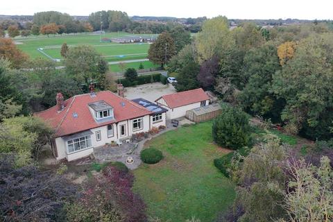 Summerlands, Kellythorpe, YO25 5 bed detached house for sale