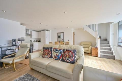 Hardwicks Square, London, SW18 2 bed flat for sale