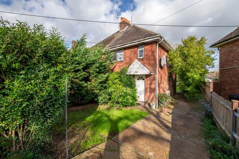 Coles Mede, Winchester SO21 3 bed semi