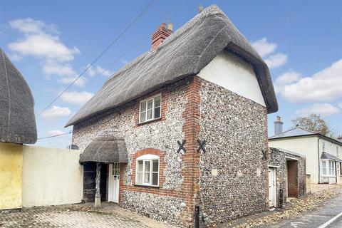 Main Road, Salisbury SP4 3 bed cottage for sale