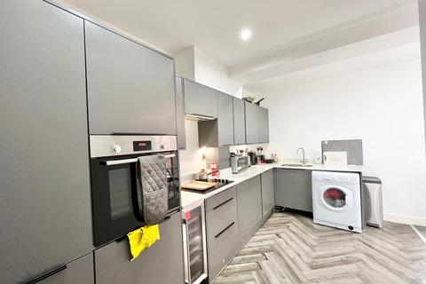 Loudoun Square, Cardiff CF10 4 bed flat for sale
