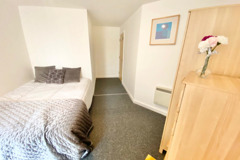 Sholebroke Mount, Leeds LS7 4 bed terraced house for sale