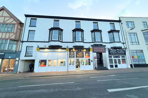 Queen sTR 2 bed property for sale