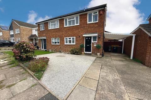 Alfriston Close, Stopsley, Luton... 3 bed semi
