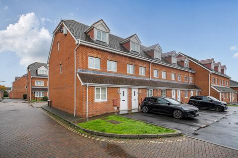 Bright Wire Crescent, Eastleigh... 2 bed duplex for sale