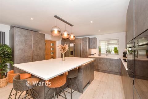 Bromley Green Road, Ruckinge... 5 bed chalet for sale