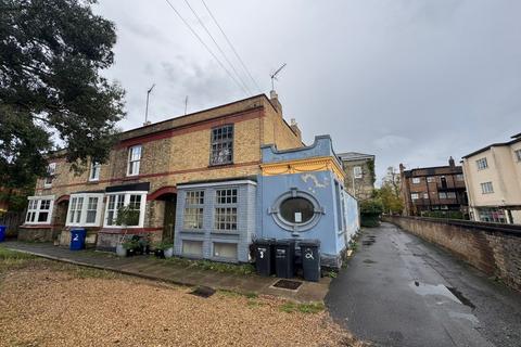 4 Rockingham Villas, Church Lane... 4 bed end of terrace house for sale