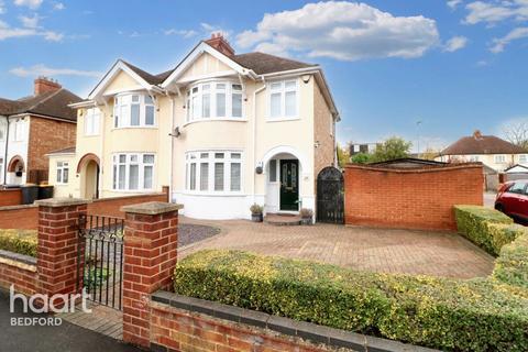 Lynton Grove, Bedford 3 bed semi