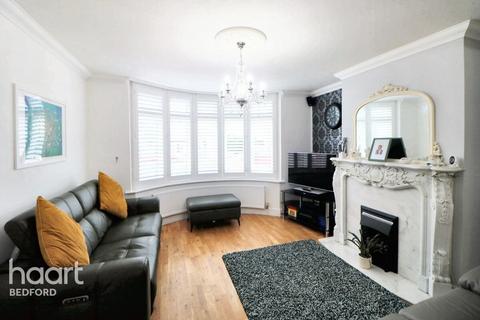 Lynton Grove, Bedford 3 bed semi