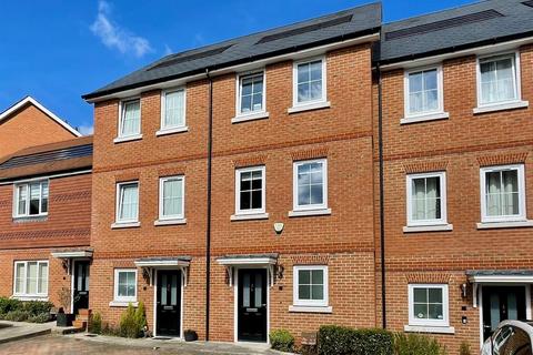 Woodland Road, Dunton Green 3 bed townhouse for sale