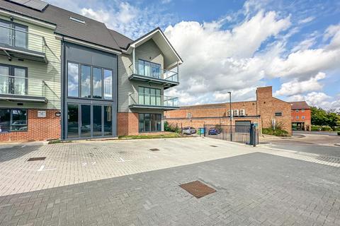 Eastwood Road, Rayleigh SS6 2 bed flat for sale