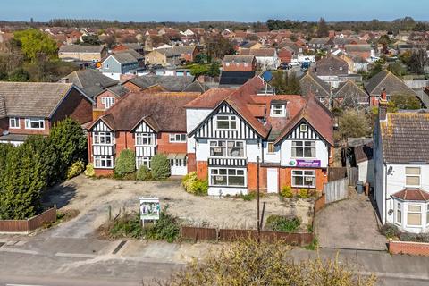 High Road, Felixstowe IP11 24 bed detached house for sale