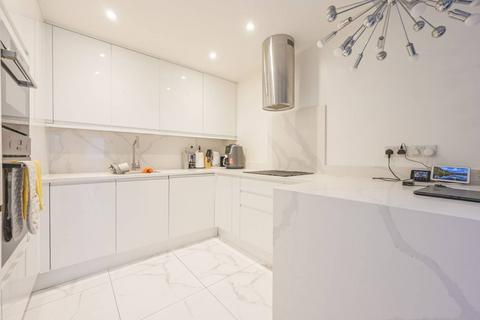 Fishguard Way, London, Docklands... 2 bed flat for sale