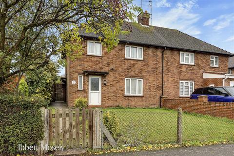 Ockleys Mead, Godstone RH9 3 bed semi