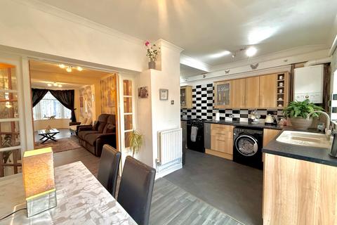 Swindon SN2 4 bed terraced house for sale