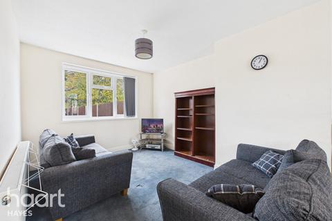 Saxony Parade, Hayes 3 bed semi