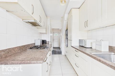 Saxony Parade, Hayes 3 bed semi