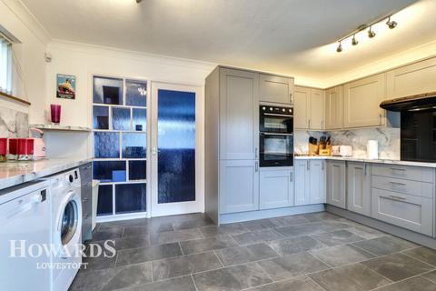 Edgerton Road, Lowestoft 3 bed chalet for sale