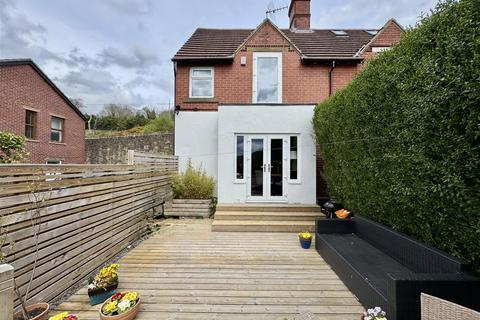 Wakefield Road, Fenay Bridge... 2 bed semi