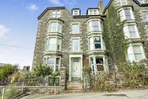 St. Davids Court, Barmouth LL42 2 bed flat for sale