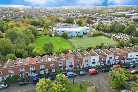 16 Gadshill Road, Bristol, Bristol... 2 bed terraced house for sale