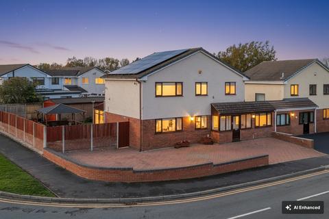 Grant Drive, Ewloe, CH5 4 bed detached house for sale