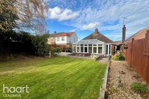 Finsbury Road, Luton 2 bed detached bungalow for sale
