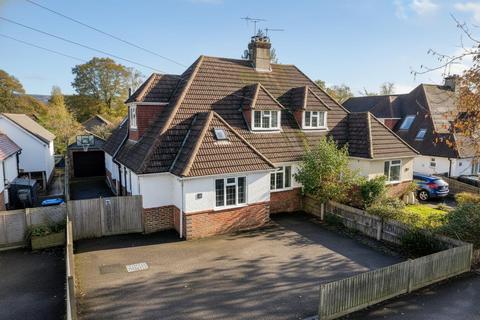 Grand Avenue, Hassocks BN6 4 bed semi