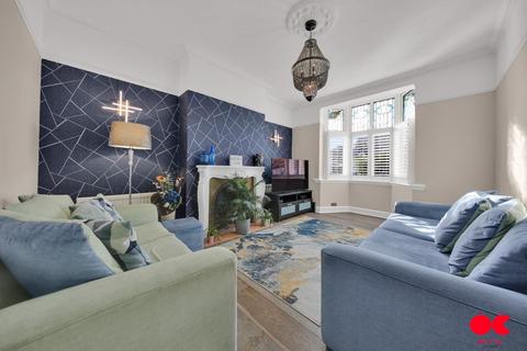 Trenance Gardens, Ilford IG3 4 bed semi