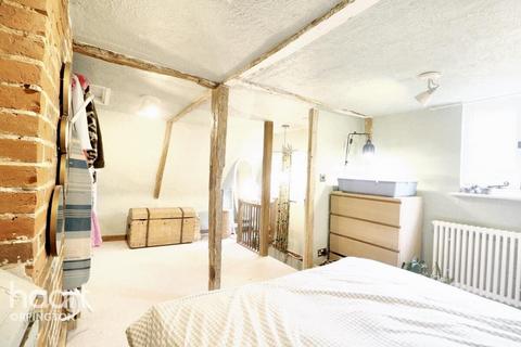 Bucks Cross Road, Orpington 2 bed cottage for sale