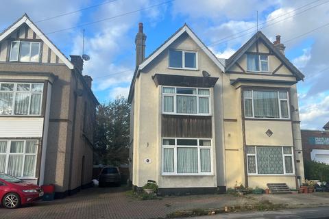 High Street, Walton on the Naze, CO14 5 bed semi