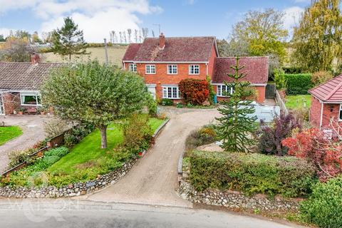 Lingwood Road, Blofield, Norwich 5 bed detached house for sale