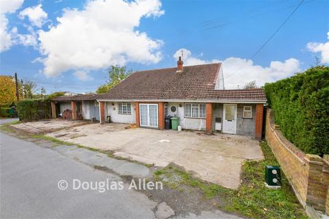 Fieldway, Wickford, Essex 2 bed detached bungalow for sale