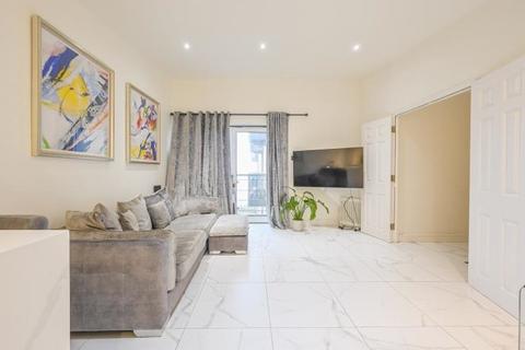 Fishguard Way, London, E16 2 bed flat for sale