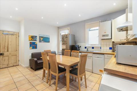 Lambrook Terrace, London, SW6 1 bed maisonette for sale