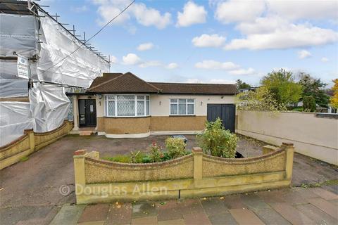 Cheriton Avenue, Clayhall, Ilford, Essex 3 bed semi