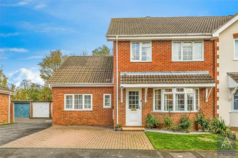 Small Crescent, Buckinghamshire MK18 4 bed semi