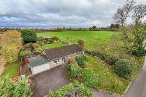 High Street, Northampton NN6 4 bed detached bungalow for sale