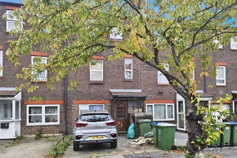 Aspen Green, Erith DA18 3 bed terraced house for sale